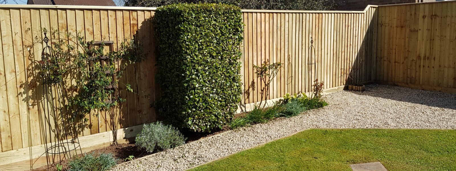 Garden fencing and fence erection